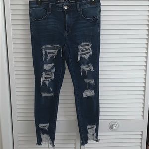 Distressed AE cropped jeggings!